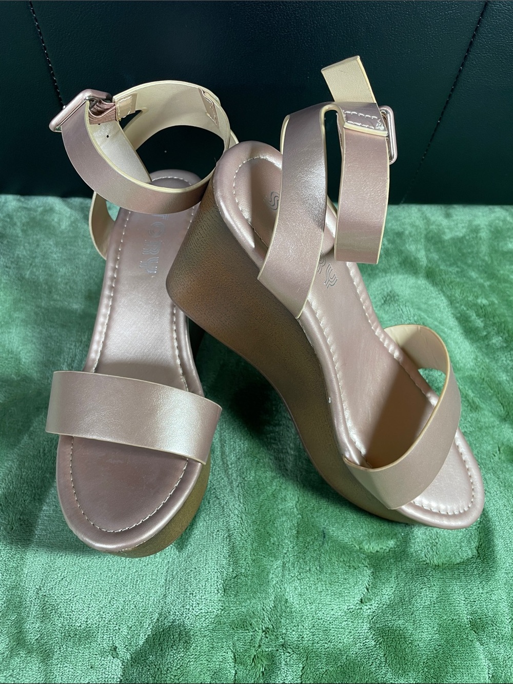 Story Women’s Ankle Strap Wedge Sandals Rose Gold Size7M BNWOT